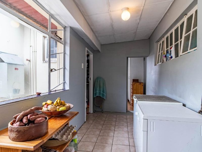 Spacious Family Home with Income-Generating Cottages - Photo 9