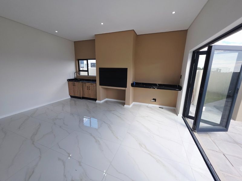 ARCHITECTURAL EXCELLENCE MEETS EVERYDAY LUXURY - Photo 10