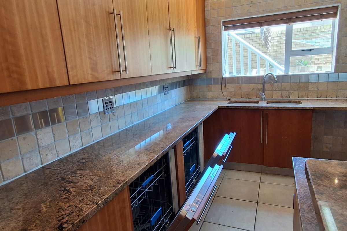 Luxury Coastal Retreat in Menkenkop, Hartenbos - Photo 4