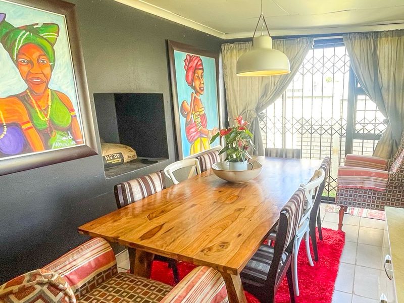 This home Oozes Elegance at a Bargain Price for a Beautiful 2-Bedroomed, Secure Residence is the Seaside Town of Gonubie - Photo 8