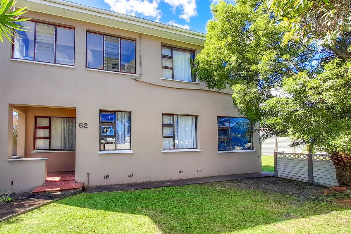 Versatile Corner-Stand Lifestyle with Pool, Garden & Income Potential in Popular Vincent. - Photo 3