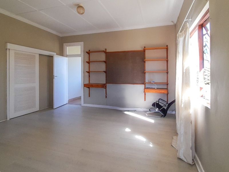 Versatile Corner-Stand Lifestyle with Pool, Garden & Income Potential in Popular Vincent. - Photo 8