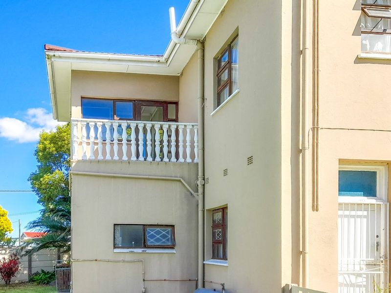 Versatile Corner-Stand Lifestyle with Pool, Garden & Income Potential in Popular Vincent. - Photo 4