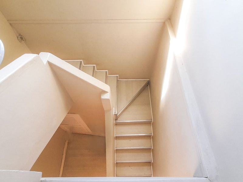 Versatile Corner-Stand Lifestyle with Pool, Garden & Income Potential in Popular Vincent. - Photo 7