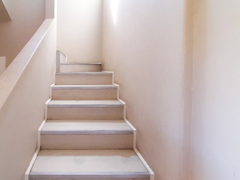 Versatile Corner-Stand Lifestyle with Pool, Garden & Income Potential in Popular Vincent. - Photo 6