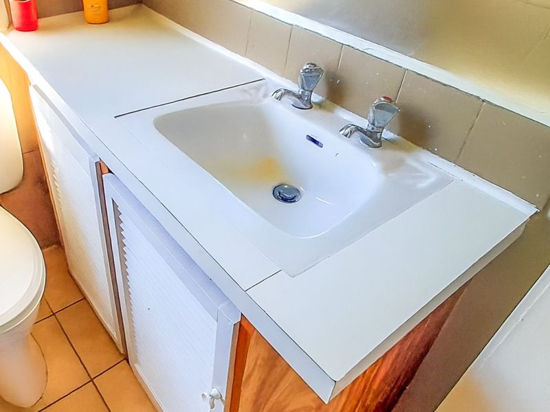 Versatile Corner-Stand Lifestyle with Pool, Garden & Income Potential in Popular Vincent. - Photo 10