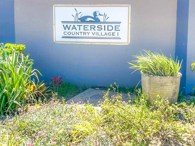 Stress-Free Countryside Living in Waterside Country Village, Crossways, East Coast Resorts.  - Photo 2