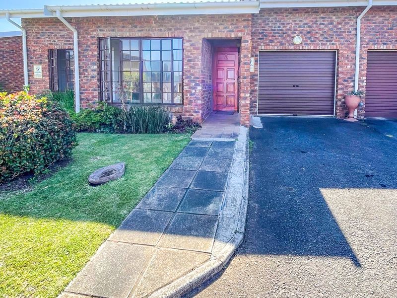 Retire to Nature, Refined in a Refreshed Home in Secure Over-55’s Estate in Sought After Gonubie - Photo 2