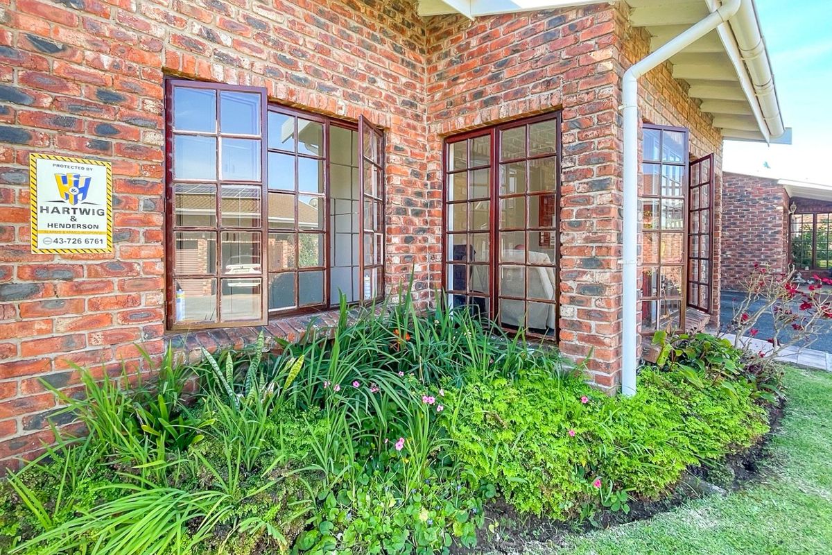 Retire to Nature, Refined in a Refreshed Home in Secure Over-55’s Estate in Sought After Gonubie - Photo 3