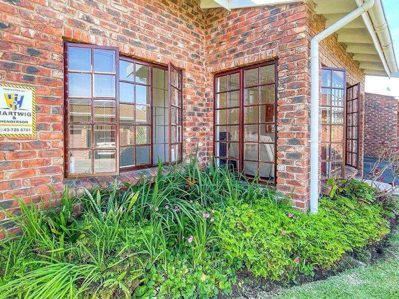 Retire to Nature, Refined in a Refreshed Home in Secure Over-55’s Estate in Sought After Gonubie - Photo 3