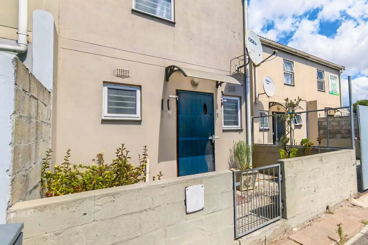 Move-In Ready Side-Entrance Home - Photo 2