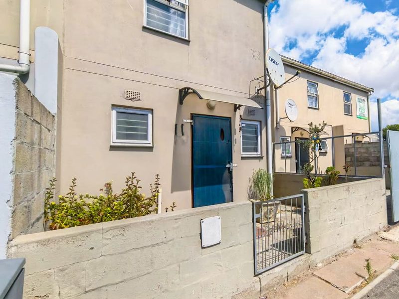 Move-In Ready Side-Entrance Home - Photo 2