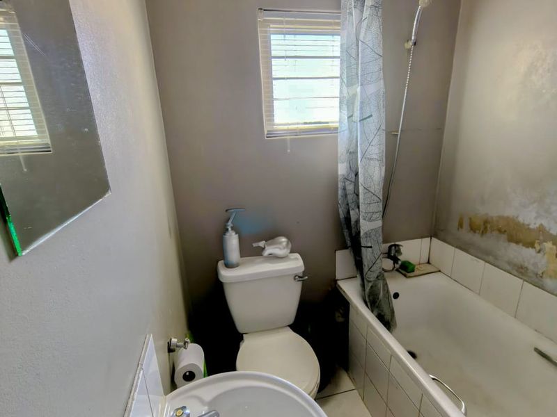 Move-In Ready Side-Entrance Home - Photo 9