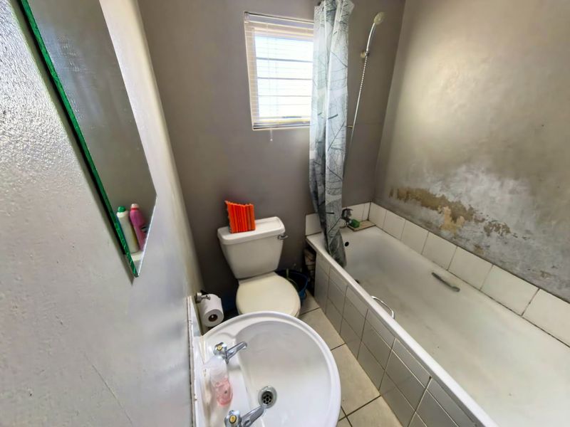 Move-In Ready Side-Entrance Home - Photo 8