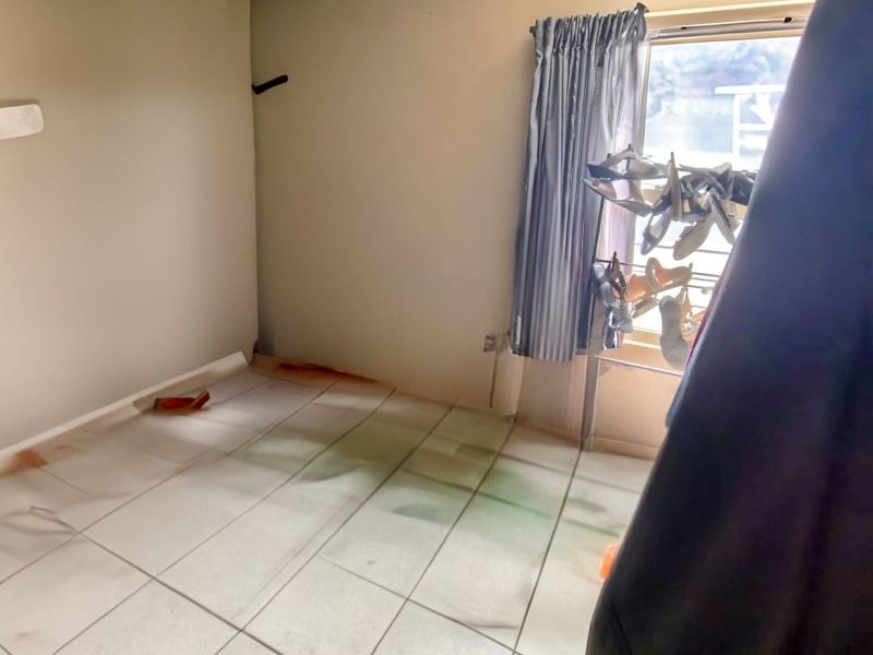 Move-In Ready Side-Entrance Home - Photo 7