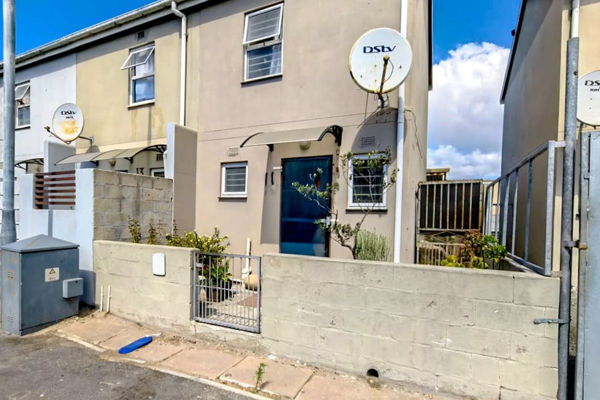 Move-In Ready Side-Entrance Home - Photo 3