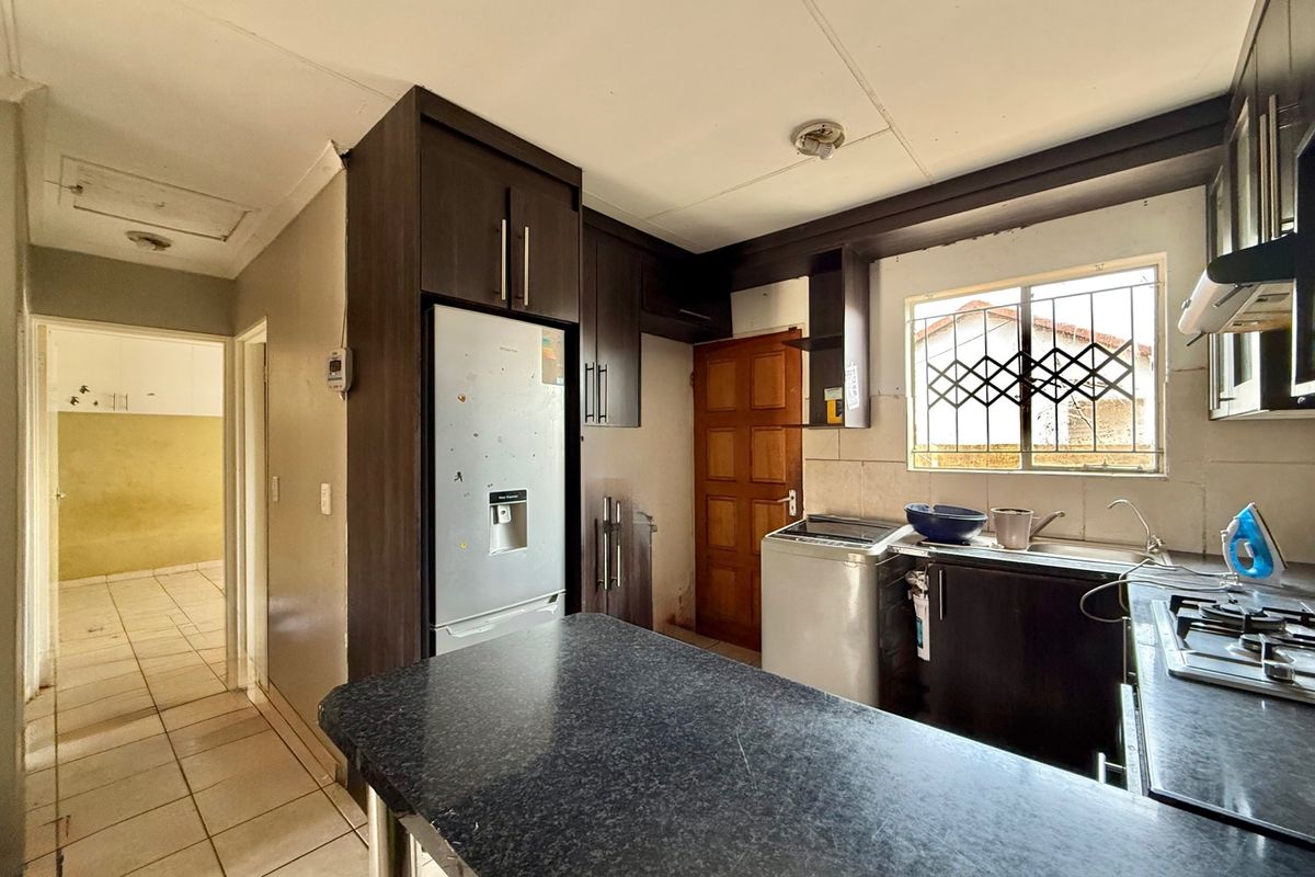 Secure & Spacious House In Rondebosch - TO BE REFURBISHED - Photo 4