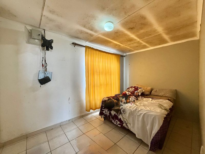 Secure & Spacious House In Rondebosch - TO BE REFURBISHED - Photo 10