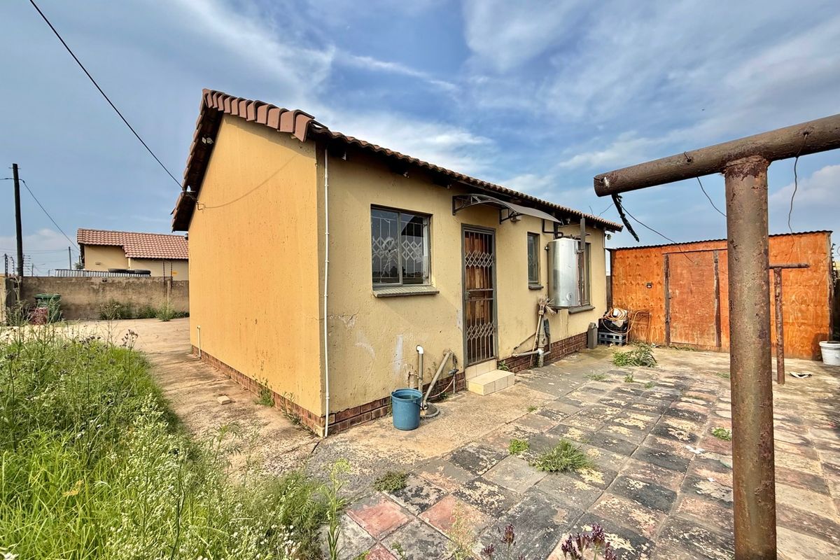 Secure & Spacious House In Rondebosch - TO BE REFURBISHED - Photo 3