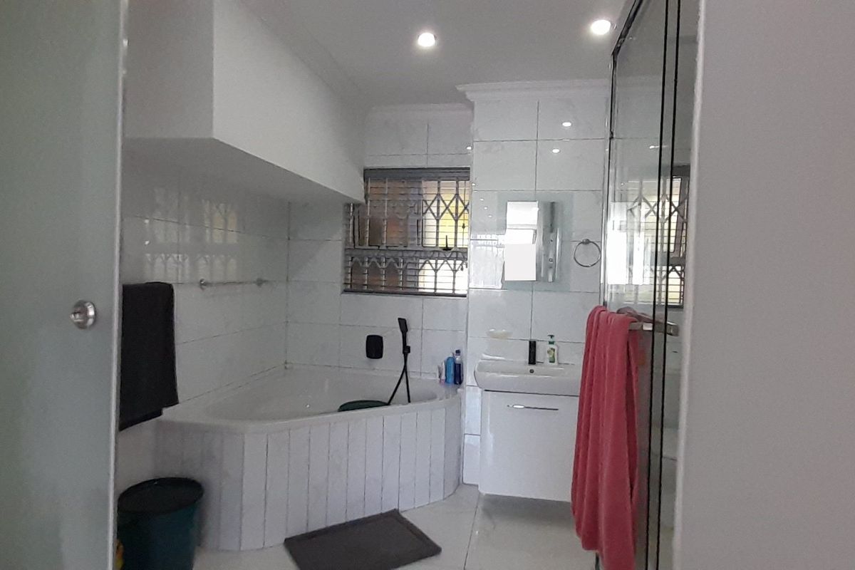 Modern and spacious apartment. - Photo 4