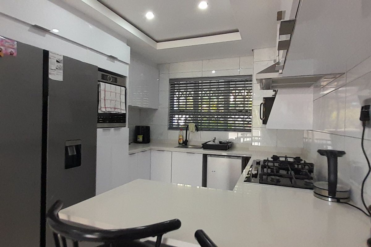 Modern and spacious apartment. - Photo 2