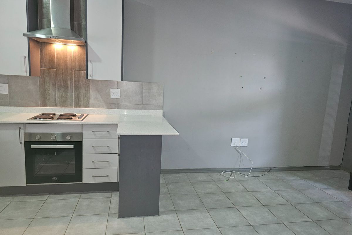 Lovely Modern 3 Bedroom Apartment - Photo 2