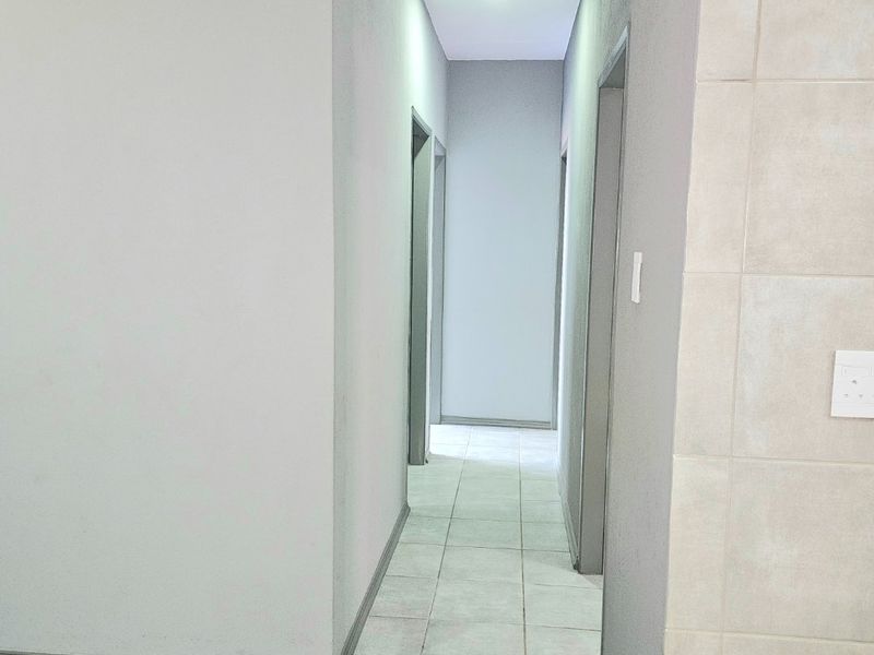 Lovely Modern 3 Bedroom Apartment - Photo 6