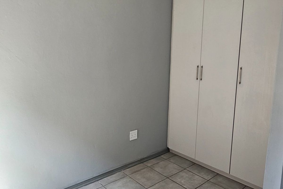 Lovely Modern 3 Bedroom Apartment - Photo 5