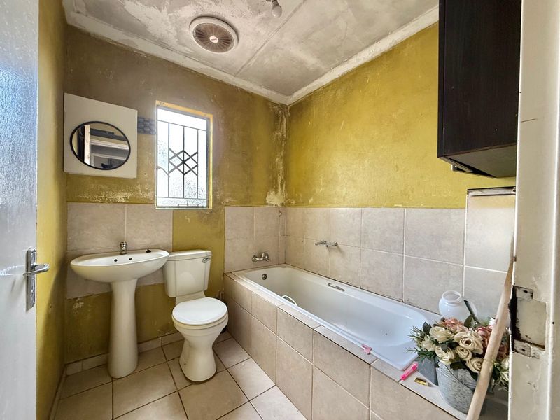 Secure & Spacious House To Let In Rondebosch - Photo 8
