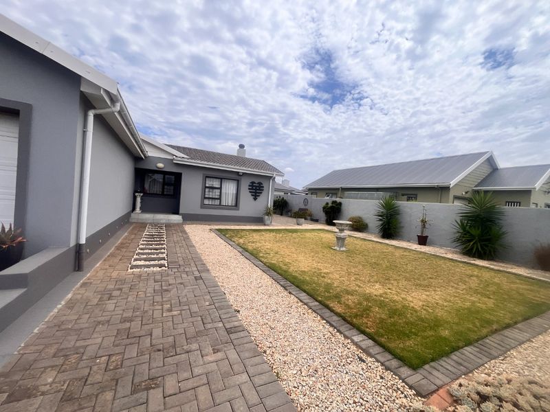Beautiful, Wheelchair-Friendly Home in Fountains Estate - Photo 3