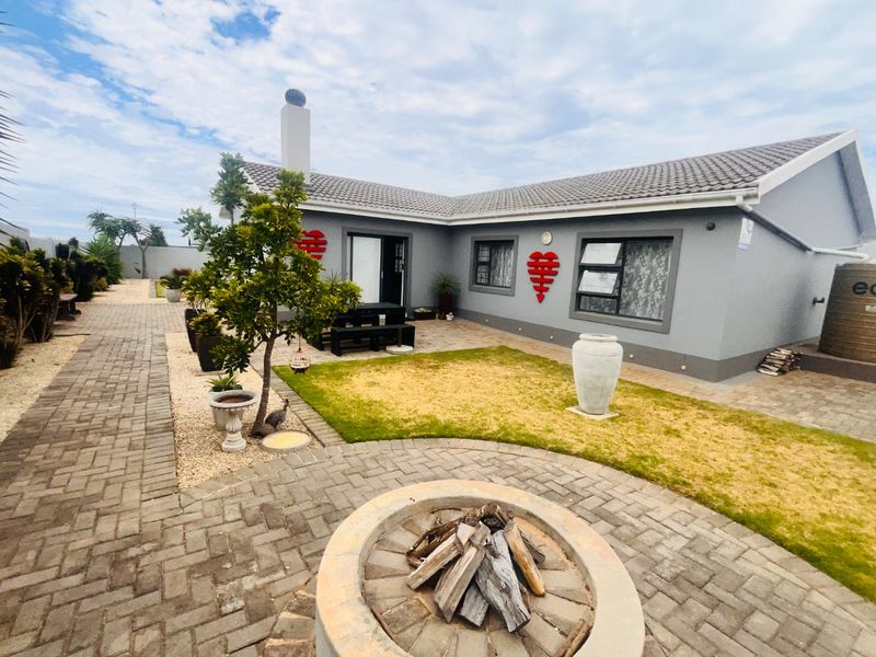 Beautiful, Wheelchair-Friendly Home in Fountains Estate - Photo 4