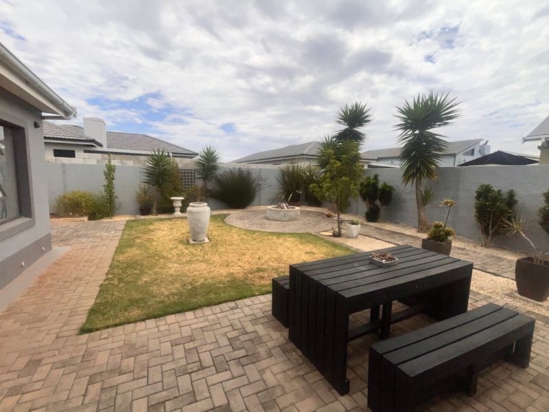 Beautiful, Wheelchair-Friendly Home in Fountains Estate - Photo 10