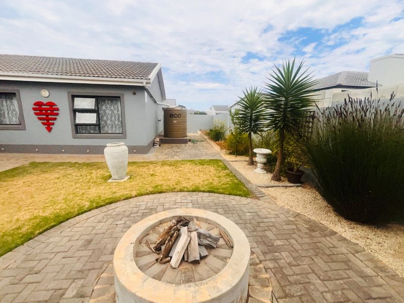 Beautiful, Wheelchair-Friendly Home in Fountains Estate - Photo 6