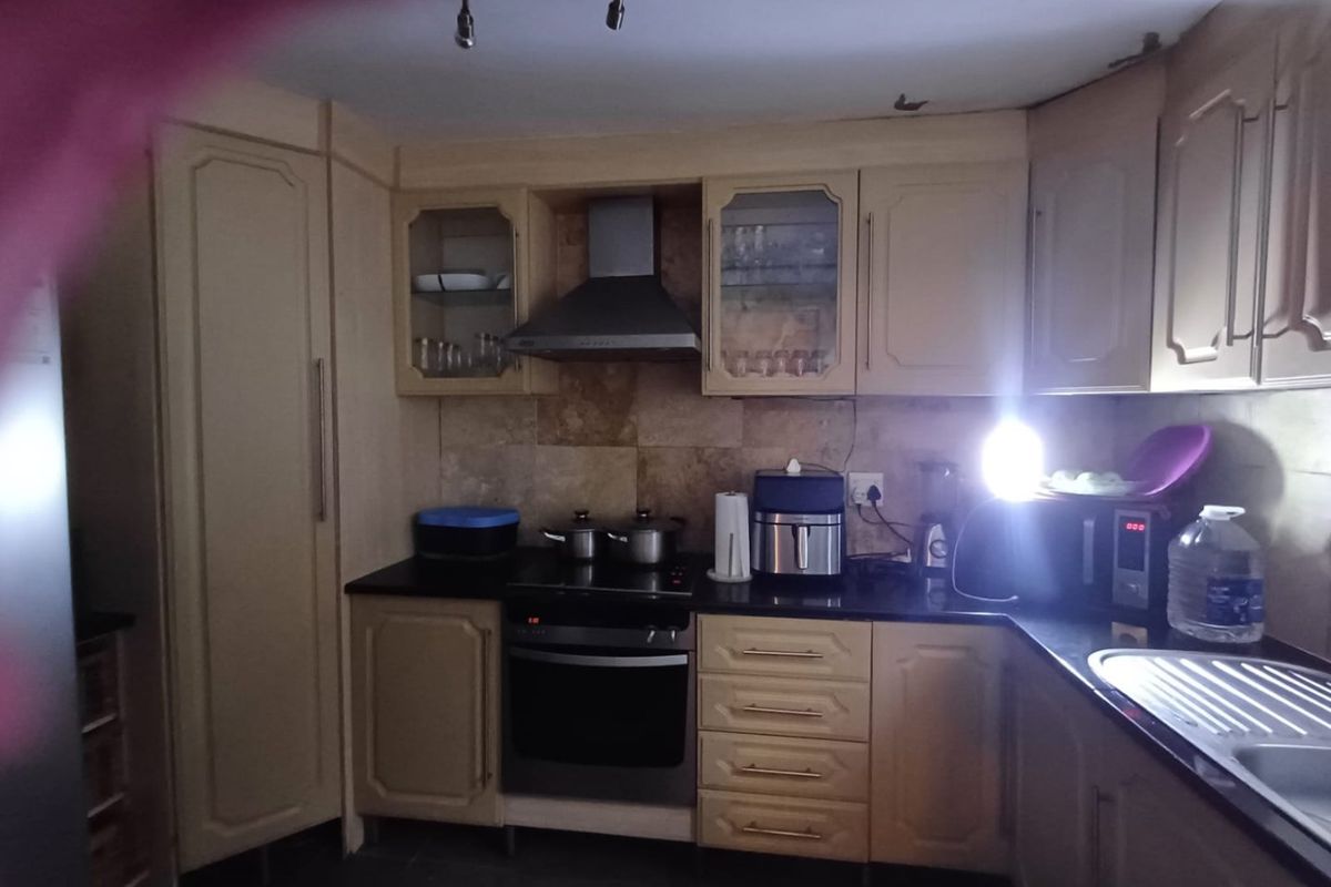 2 Bed Apartment in King Williams Town Central for Sale - Photo 4