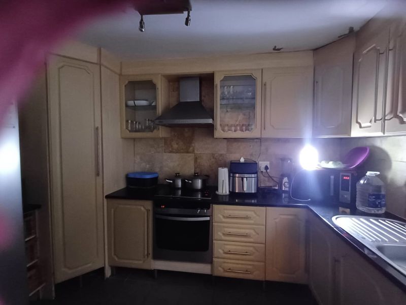 2 Bed Apartment in King Williams Town Central for Sale - Photo 4