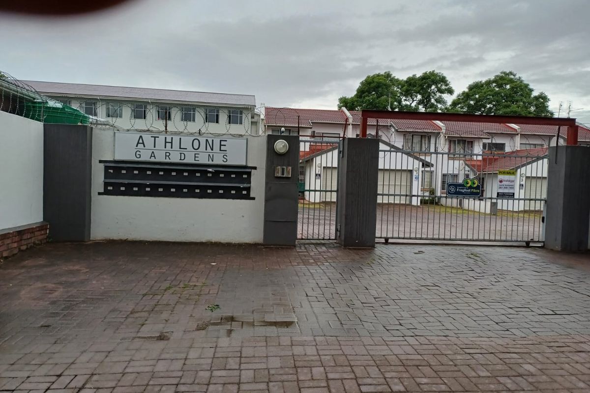 2 Bed Apartment in King Williams Town Central for Sale - Photo 2