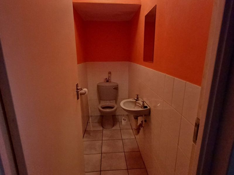 2 Bed Apartment in King Williams Town Central for Sale - Photo 9