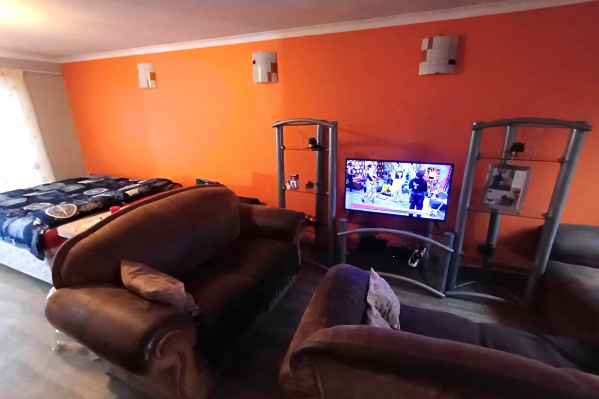 2 Bed Apartment in King Williams Town Central for Sale - Photo 5