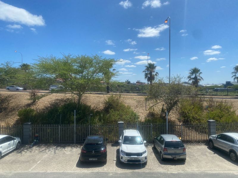 175m2 Commercial Space to Let  - Photo 4