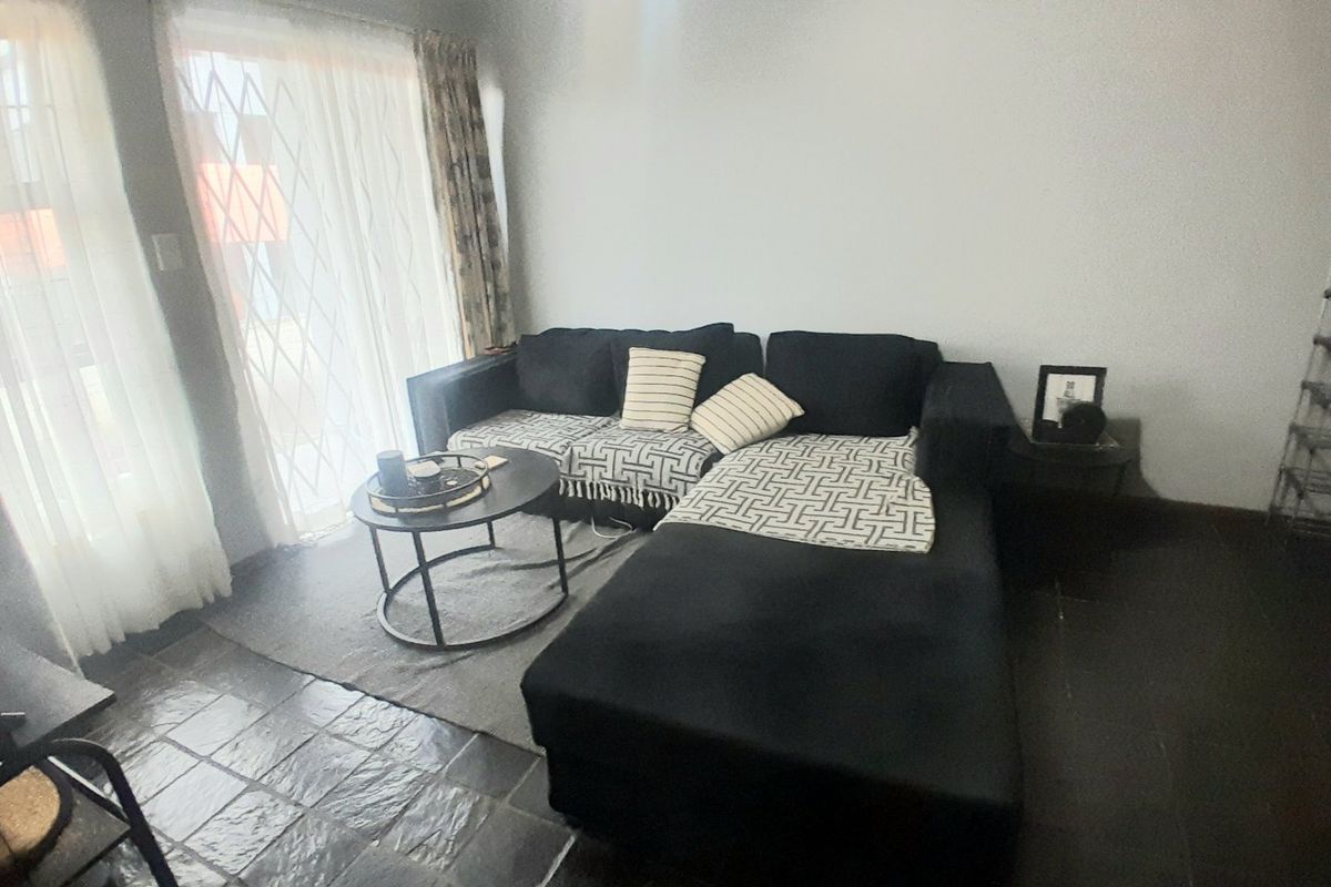 One bed One bath  ground-floor investment apartment for sale in Erand Court,Vodaworld precinct - Photo 2