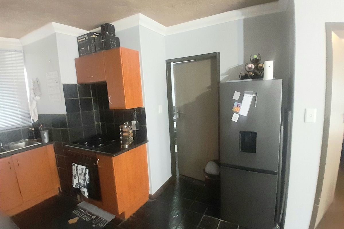 One bed One bath  ground-floor investment apartment for sale in Erand Court,Vodaworld precinct - Photo 4