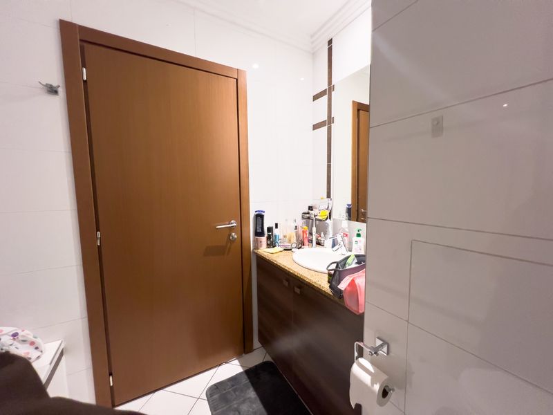 Modern 2 Bedroom, 2 Bathroom Apartment for Sale in Bedford Gardens - Photo 8