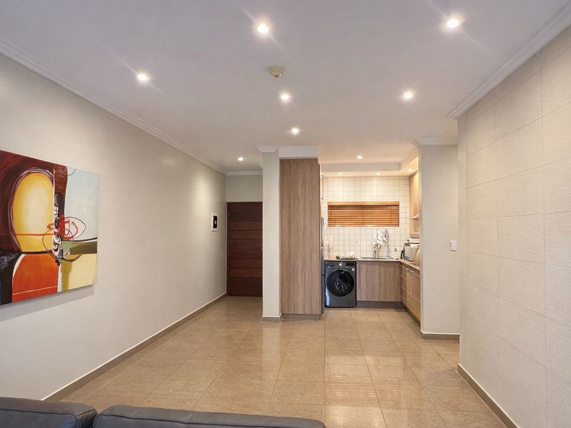 Modern 2 Bedroom, 2 Bathroom Apartment for Sale in Bedford Gardens - Photo 2