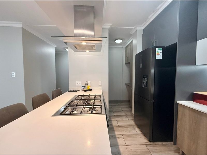 2 Bedroom 2 Bathroom For Rent - Photo 2