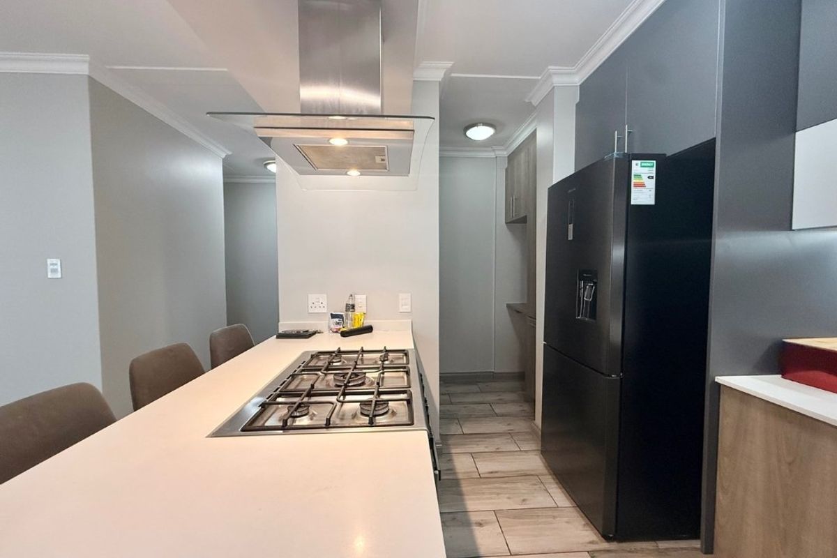 2 Bedroom 2 Bathroom For Rent - Photo 2