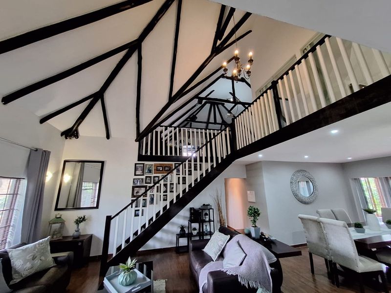 Modern 5-Bedroom Family Home with Flatlet, Solar & Heated Pool - Photo 10