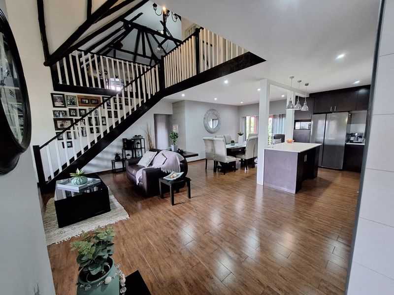 Modern 5-Bedroom Family Home with Flatlet, Solar & Heated Pool - Photo 9