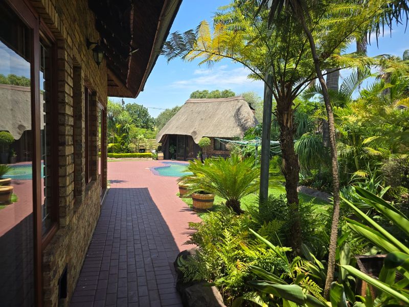 Modern 5-Bedroom Family Home with Flatlet, Solar & Heated Pool - Photo 3