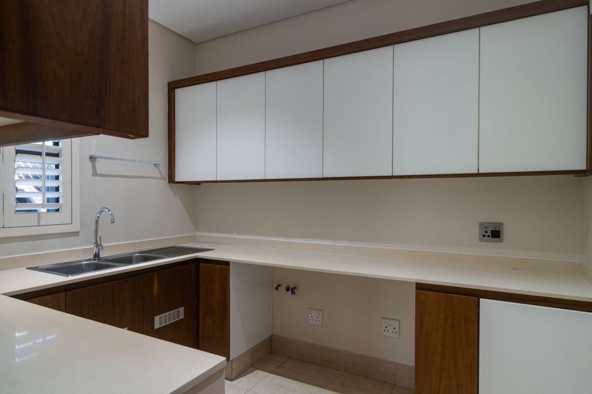 Tranquil Living with Contemporary Flair - Photo 5