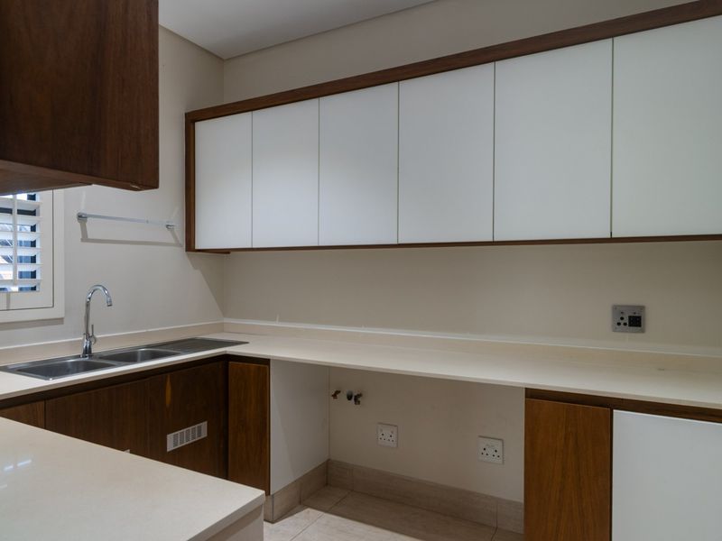 Tranquil Living with Contemporary Flair - Photo 5